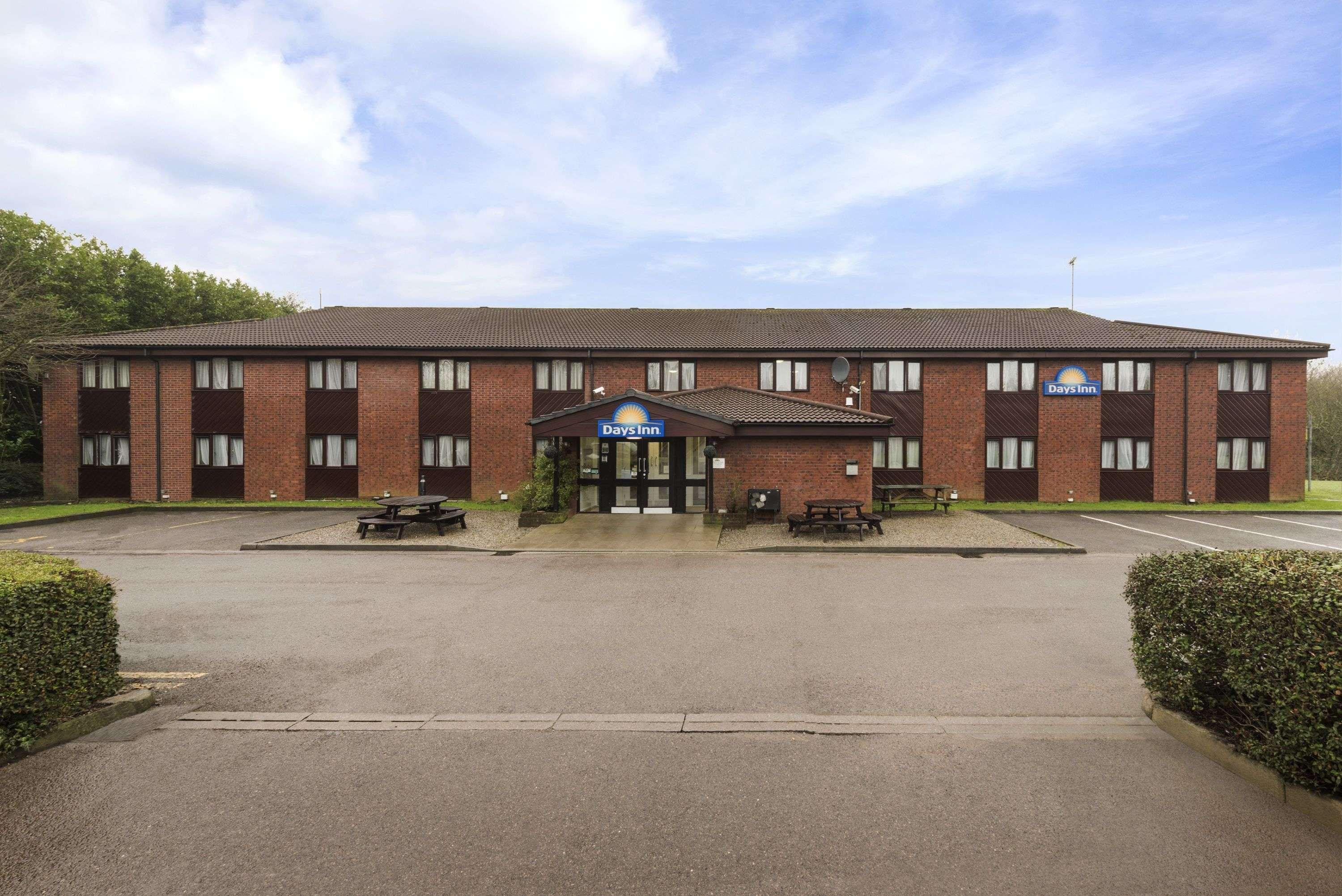 Days Inn Bridgend Cardiff Bridgend (Wales) Exterior foto