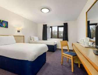 Days Inn Bridgend Cardiff Bridgend (Wales) Exterior foto