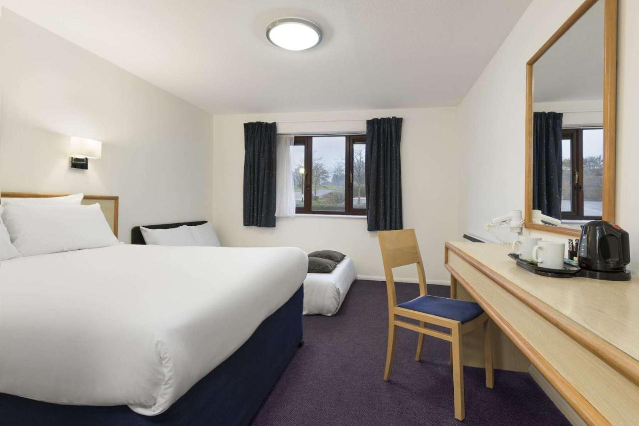 Days Inn Bridgend Cardiff Bridgend (Wales) Exterior foto